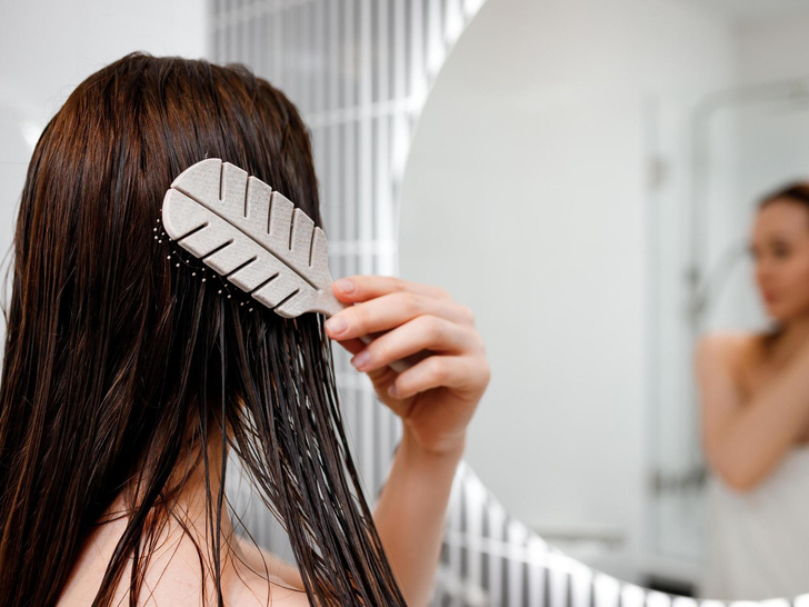 Как быстро высушить волосы без фена: 6 хитростей, которые реально работают
