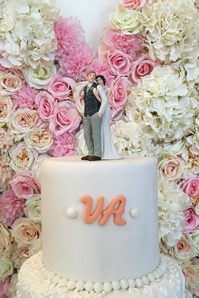 Вера Брежнева заинтриговала фотографией свадебного торта