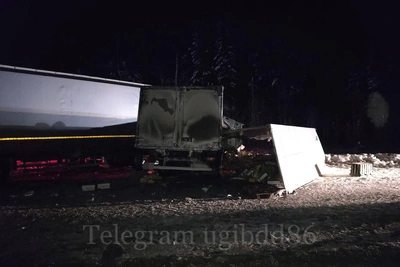 Водитель КамАЗа выехал на встречку и смял Газель