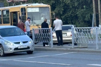 В Екатеринбурге из-за ДТП встали трамваи