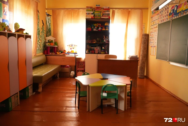 Так выглядит кабинет для занятий ИЗО, он же класс для дополнительных занятий с дошкольниками | Источник: Семен Громов / 72.RU