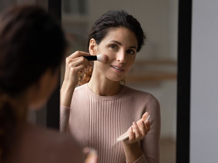 Продержится весь день: как сделать макияж стойким зимой — 5 советов от визажиста