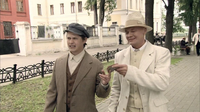 Революционная улица&nbsp;— одна из первых, появляющихся в сериале. В июле 2026 года здесь идут работы по благоустройству | Источник: сериал «Котовский» (18+), режиссер Станислав Назиров, 2009 год / «Синемафор», Star Media