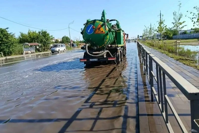 В Краснодаре откачивают воду после ливня, превысившего месячную норму