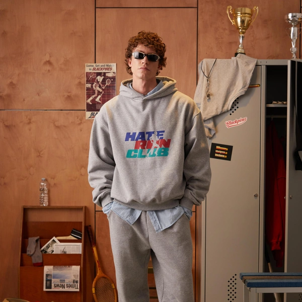 Худи&nbsp;— 4000 рублей, на сайте магазина можно отыскать много разных вариантов с принтом и без него | Источник: blackpires_bp / Instagram* (деятельность соцсети запрещена на территории РФ)