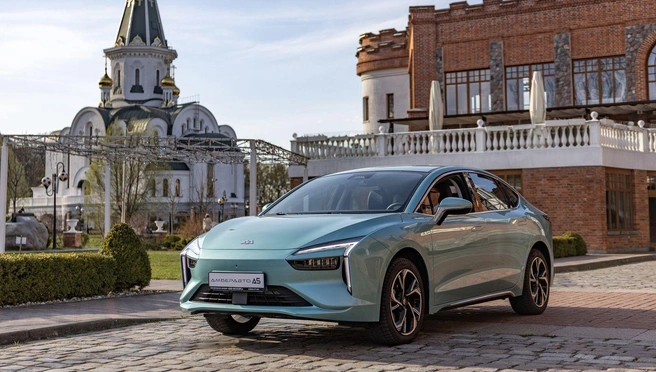 «Амберавто» А5 калининградской сборки в конце осени стал самым популярным электромобилем России, сместив многолетнего фаворита Zeekr 001. В основном за счет сильного демпинга | Источник: пресс-служба «Автотора»