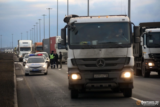 Большегрузам нельзя будет ездить по городу ночью | Источник: Сергей Николаев / FONTANKA.RU