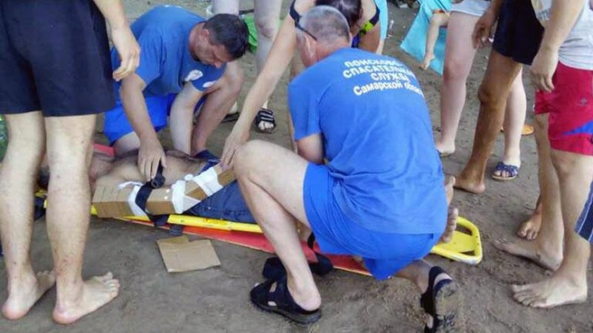 Первую помощь мужчине оказали на месте