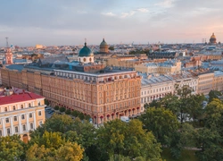 Обед по-королевски: чем Елизавета II занималась в России (и какие блюда русской кухни успела попробовать)