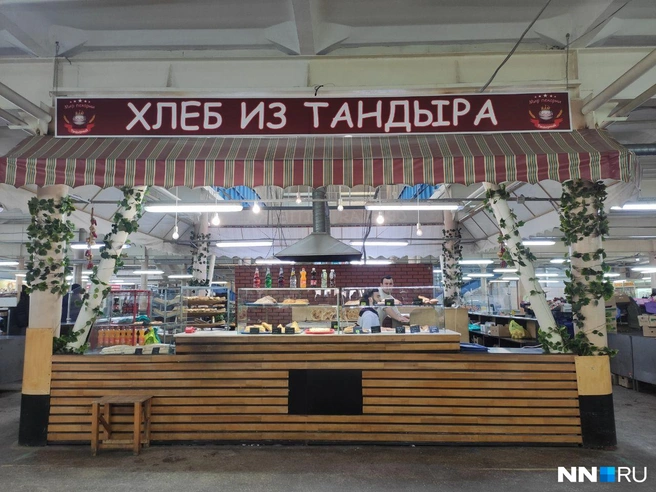 Тут можно прикупить горячий хлеб из тандыра | Источник: Наталья Бурухина / NN.RU