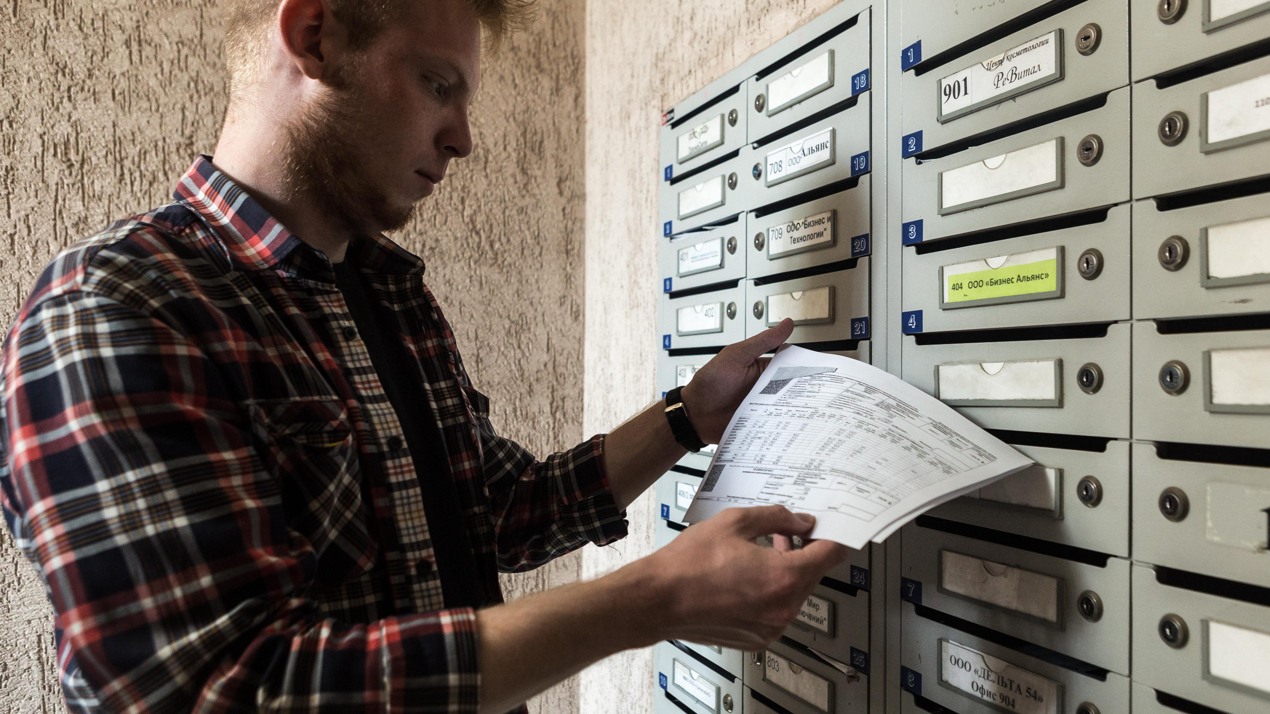 Цены на ЖКУ взлетят через пару недель, а на бензин — снизятся: главные новости недели