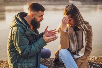 «Я совершала ошибки в начале отношений, и теперь партнер во всем ищет подвох»