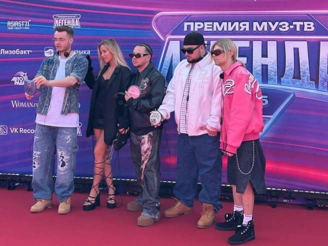 Исполнители трека «Гламур» на премии МУЗ-ТВ | Источник: Индира Лебедева / STARHIT