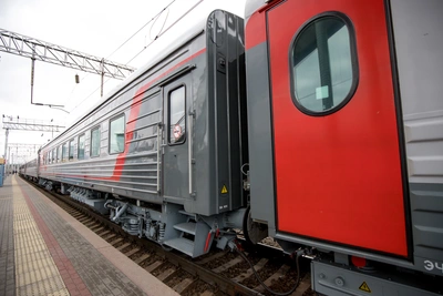 Локомотив в Ростове сошел с рельсов и проехал еще километр