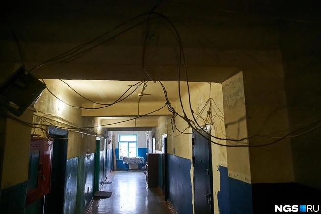 Программу переселения граждан из аварийного жилья курирует Минстрой | Источник: Александр Ощепков / NGS.RU