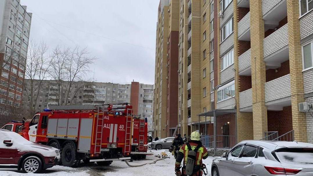 В еще одной тюменской многоэтажке загорелся электрощиток. До пожара жители жаловались на проводку 