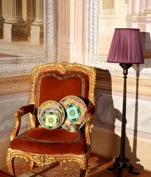 Новая коллекция фарфора от Versace