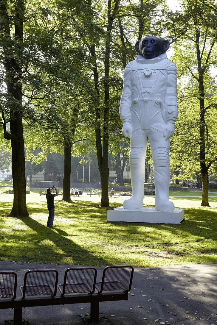 Денис Прасолов. Скульптура SAM, Kronvald Park, Рига.