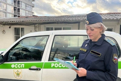 В Сочи владелицу сувенирной лавки заставили снести магазин