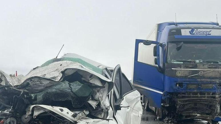 В большой Тюменской области двое полицейских погибли в жестком ДТП с большегрузом