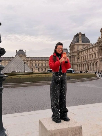 Ксения и Николай гуляют по Парижу | Источник: Николай Сердюков / Telegram