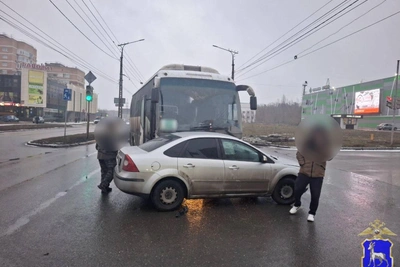 Автобус и легковушка столкнулись в Тольятти