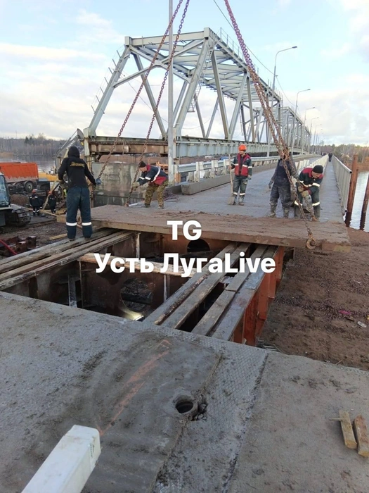 «Одна плита отвалилась». В Усть-Луге перекрыли временный мост через Лугу, там нужен срочный ремонт | Источник: Телеграм-канал Усть Луга|Live