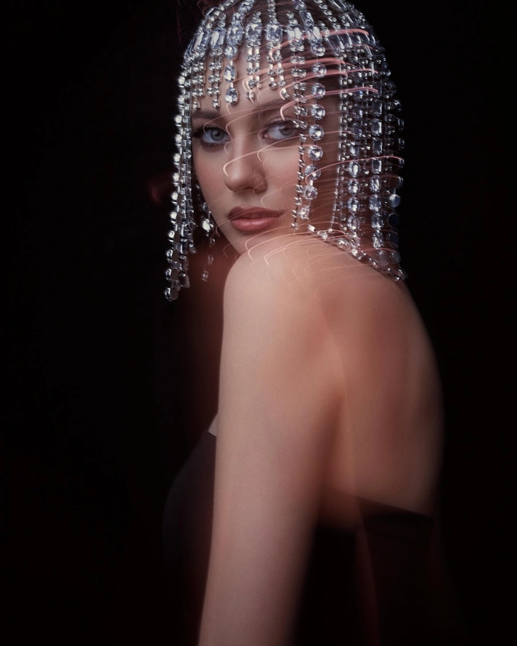 Miss Tomoshabinlar tanlovi mukofoti Rusinovskaya minut beradi