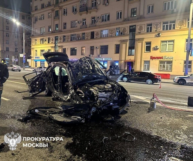 На скорости выворачивает слева и устраивает замес. Смертельное ДТП на Садовом кольце — на видео | www.fontanka.ru