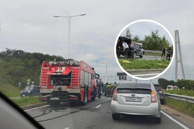 Авария у въезда на Русский мост заблокировала движение