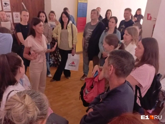 В школе начали вести список из желающих записаться | Источник: читательница E1.RU