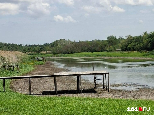 Когда-то уровень воды в реке доходил до помоста | Источник: читатель 161.RU
