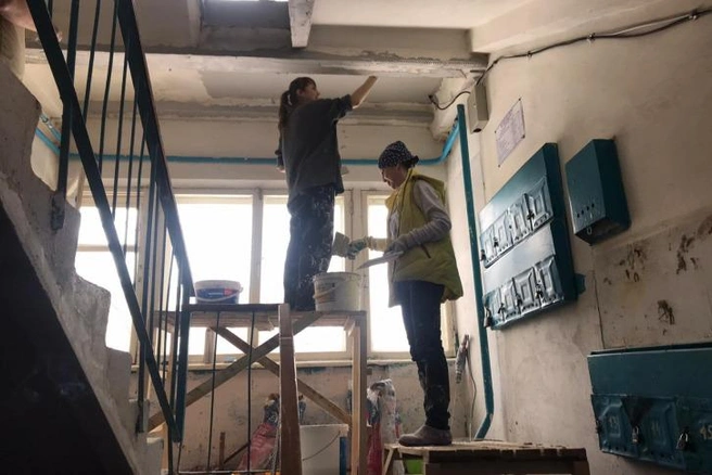Некоторые подъезды после починки вновь нуждаются в ремонте | Источник: radiyhabirov / Vk.com