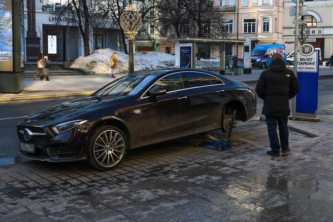 Москвичи уже скоро выстроятся в очереди к шиномонтажкам | Источник: Артём Устюжанин / MSK1.RU