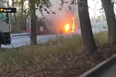 Автобус №29 сгорел на Петухова в Новосибирске