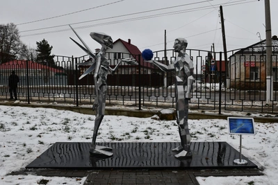 В Сасове установили памятник Чужому в память о взрыве 1991 года