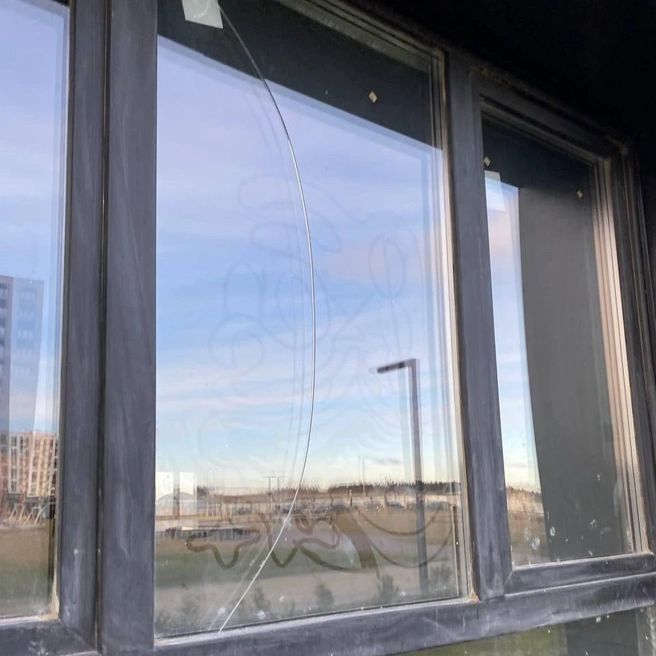 На окнах появились трещины | Источник: 86.RU