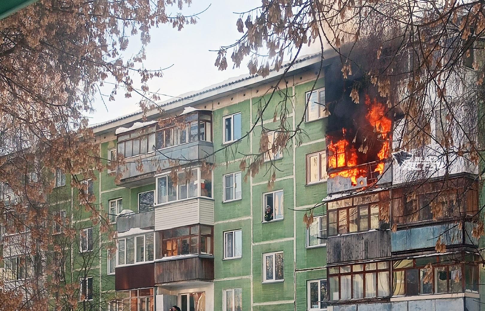 В загоревшейся пятиэтажке в Новосибирске нашли труп мужчины - 19 января  2024 - НГС.ру