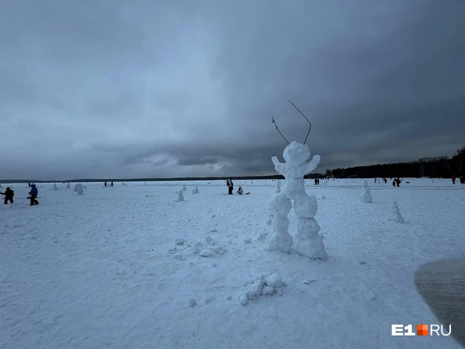 Екатеринбуржцы устроили свой ледовый городок | Источник: читатель E1.RU