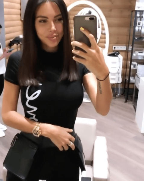 «Надо привыкнуть»: Оксана Самойлова решительно остригла часть волос