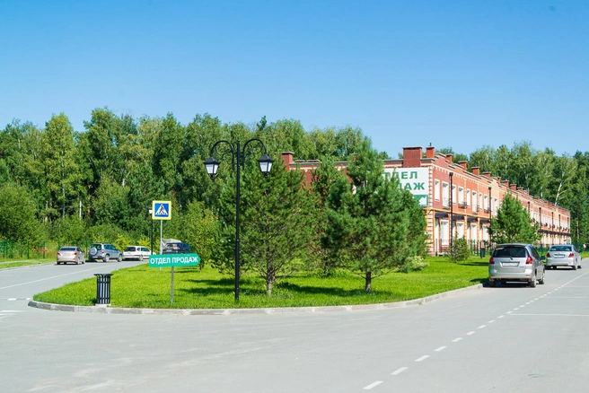 На экскурсии можно прогуляться по поселку и посмотреть готовые квартиры | Источник: Виктор Храмов