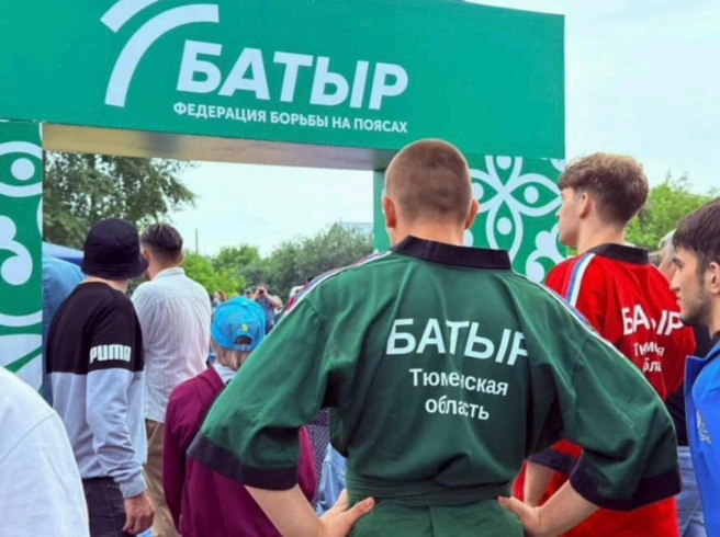 Центральным событием праздника стал турнир по силовому экстриму | Источник: МИДГАРД