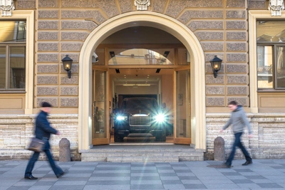 Rolls-Royce 1982 года выставлен на продажу во Владивостоке