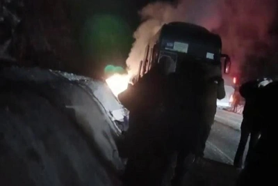 Bus en route to Yekaterinburg catches fire suddenly