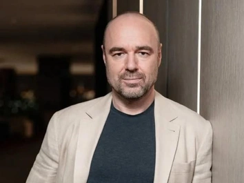 Новый мужчина Дибровой: «Кто-нибудь спросил, правда ли я выкинул бывшую жену на улицу без денег? Я даю ей миллиард!»