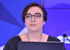 Ларсен вспомнила, как встретила супруга: «Его не искала. Была невыносима мысль, что в нашей с сыном постели появится третий»