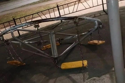 Металлические качели пробили голову 6-летнему мальчику в Усолье-Сибирском
