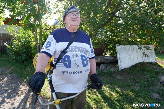 Мужчина с электрокосилкой Штенгеловых знал, но близко никогда не общался | Источник: Варвара Фролова / NGS70.RU