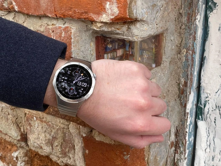 Надежный компаньон в стильном корпусе: тестируем HUAWEI WATCH GT 4 | maximonline.ru