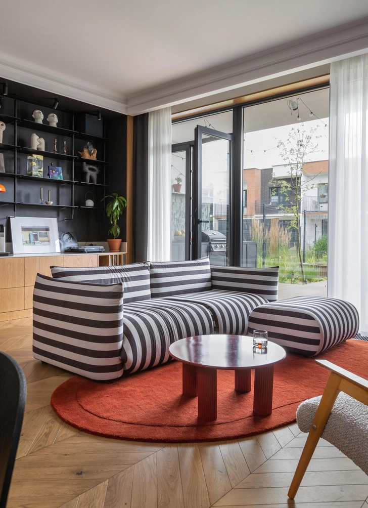 Диван, Mebel in Home. Ковер Kadey, Westwing Collection.  | Источник: Сергей Пилипович. Стиль: Катерина Стояк